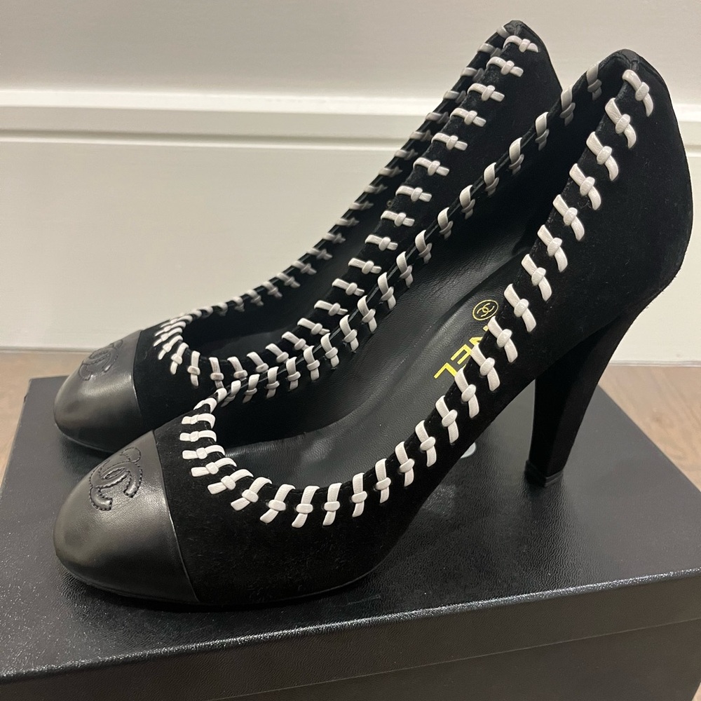 Chanel Pumps